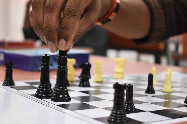 Seizing The Middle: Chess Strategy in Business